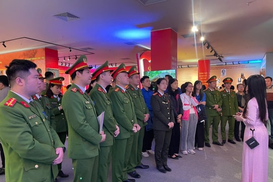 Hà Nội Đoàn Thanh niên cụm thi đua số 8 tổ chức sinh hoạt chính trị