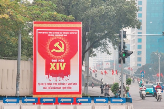 “Rực đỏ” sắc cờ tại Ngọc Hà
