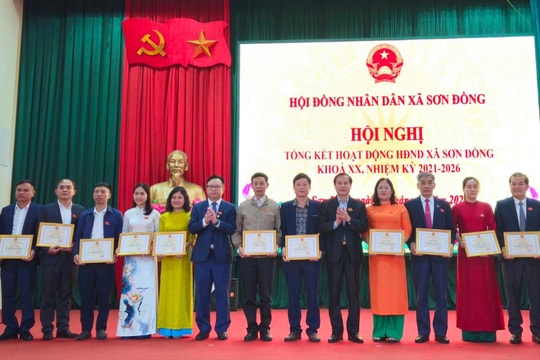 HĐND xã Sơn Đồng: Nhiều tập thể, cá nhân xuất sắc được khen thưởng