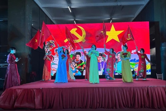Phường Phú Lương: Sôi nổi chương trình văn nghệ chào mừng Đại hội XIV của Đảng