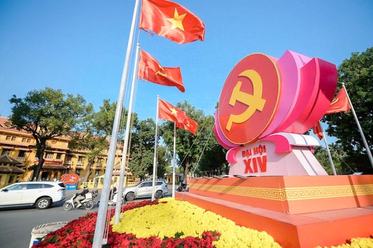Hà Nội rực rỡ cờ, hoa chào mừng Đại hội XIV của Đảng