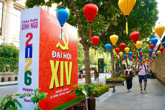 Cửa Nam rực rỡ cờ hoa chào mừng Đại hội XIV của Đảng