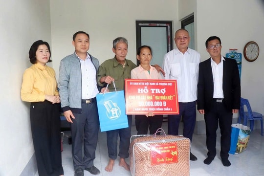 Báo Hànộimới phối hợp Công ty CP Ao Vua trao kinh phí xây Nhà đại đoàn kết tại xã Phượng Dực
