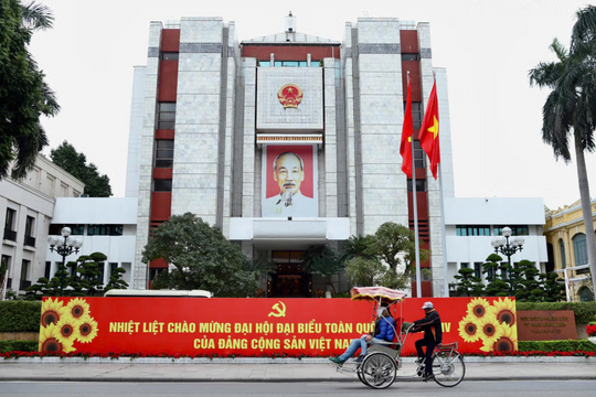 Đồng chí Phạm Quí Tiên xử lý công việc trong thời gian Đoàn đại biểu Đảng bộ TP Hà Nội dự Đại hội XIV