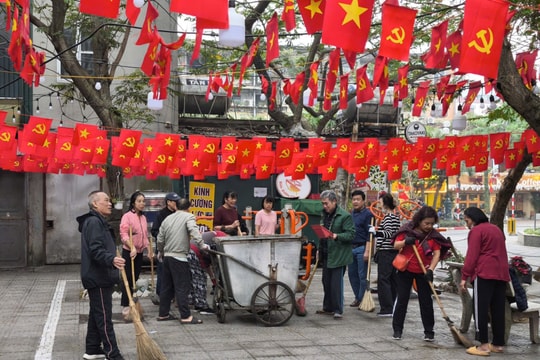 Hà Nội Phụ nữ phường Giảng Võ chào mừng Đại hội Đảng lần thứ XIV