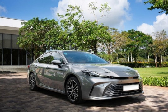 Toyota điều chỉnh giá bán cho một số mẫu xe hybrid