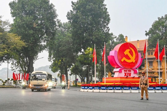 Hình ảnh quân và dân Thủ đô chung sức bảo đảm an toàn cho ngày đầu diễn ra Đại hội XIV của Đảng