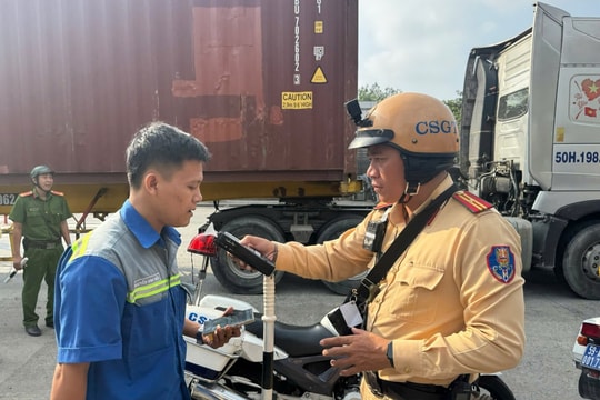 Lập lại trật tự an toàn giao thông khu vực cảng Cát Lái, TP.HCM