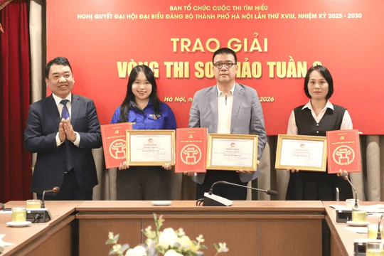 Trao giải Tuần 2 Cuộc thi tìm hiểu Nghị quyết Đại hội XVIII Đảng bộ Thành phố Hà Nội