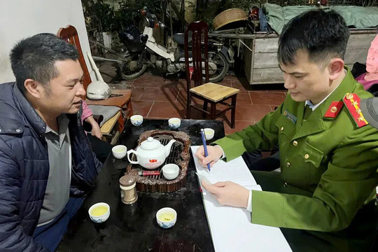 Công an xã Liên Minh đảm bảo quản lý cư trú của người nước ngoài