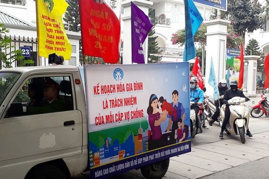 Hà Nội: Khuyến khích các cặp vợ chồng sinh đủ hai con trước 35 tuổi