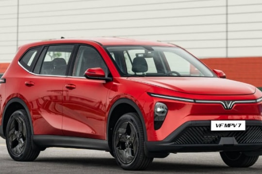 VinFast VF MPV 7 giá lăn bánh gây sốc