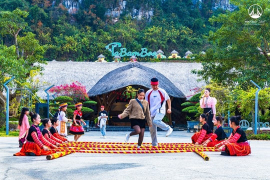 Văn hóa bản địa tạo nên sức hút bền vững cho Khu du lịch Mộc Châu Island