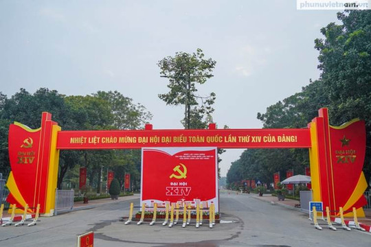 Phân luồng giao thông phục vụ Chương trình nghệ thuật đặc biệt chào mừng thành công Đại hội XIV của Đảng
