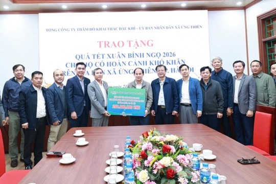 Xã Ứng Thiên tiếp nhận kinh phí 200 triệu đồng hỗ trợ Tết Bính Ngọ 2026 cho các hộ gia đình có hoàn cảnh khó khăn