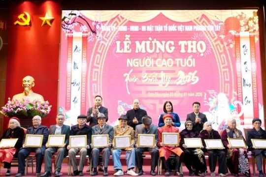 Sơn Tây chúc thọ 300 cụ cao niên từ 80 đến hơn 100 tuổi