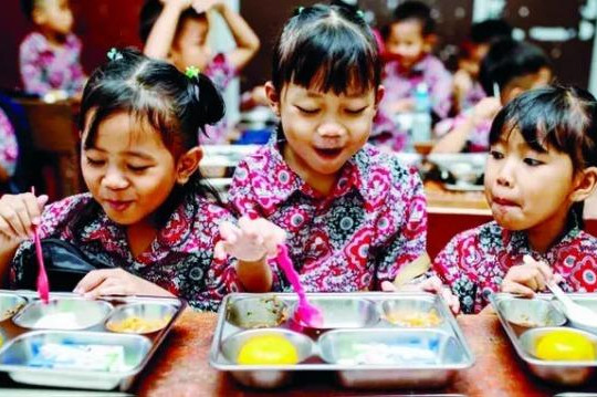 Indonesia: Hiệu quả ban đầu từ “Bữa ăn Dinh dưỡng Miễn phí“
