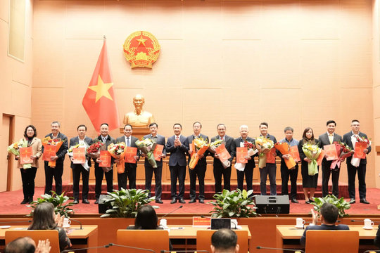Đảng ủy UBND Thành phố Hà Nội chuyển giao 26 tổ chức Đảng về trực thuộc Đảng ủy 19 xã, phường