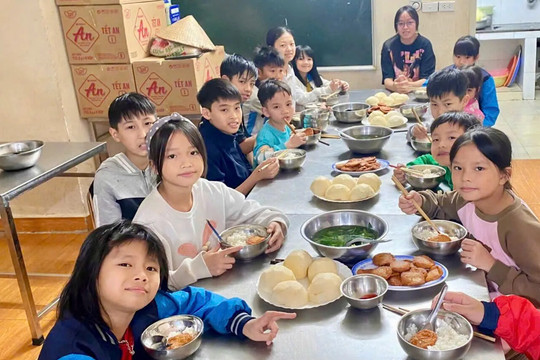 Chăm chút bữa ăn, bảo đảm an toàn thực phẩm tại Làng trẻ em Birla Hà Nội