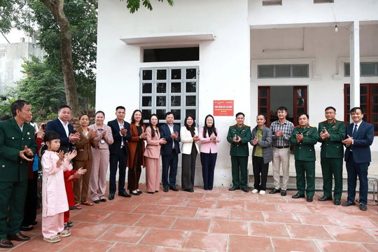 Xã Trung Giã gắn biển công trình “Dân vận khéo” chào mừng Đại hội XIV của Đảng