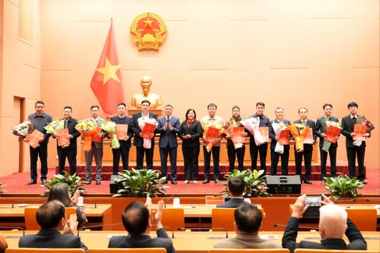 Đảng ủy UBND TP Hà Nội chuyển giao 26 tổ chức Đảng về trực thuộc Đảng ủy 19 xã, phường
