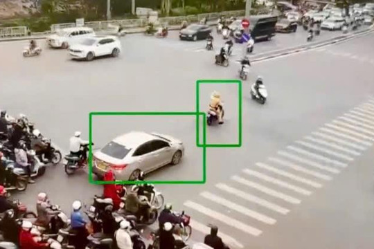 Cảnh sát giao thông Hà Nội kịp thời hỗ trợ sản phụ đến bệnh viện an toàn