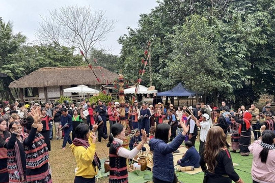 Sắc xuân trên mọi miền Tổ quốc: Tôn vinh giá trị văn hóa truyền thống 