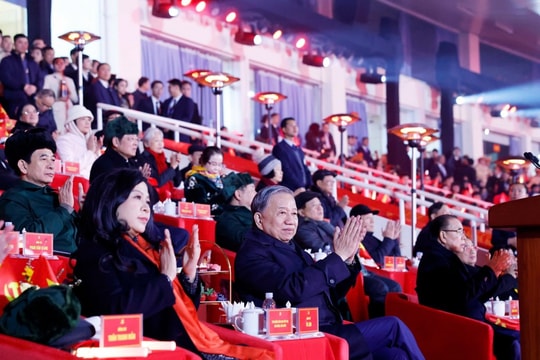 Tổng Bí thư Tô Lâm dự chương trình nghệ thuật đặc biệt "Dưới lá cờ vẻ vang của Đảng”