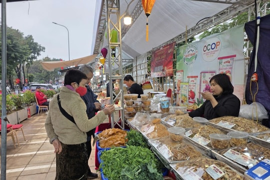 Những món quà rộn ràng chào mừng thành công Đại hội  Đảng