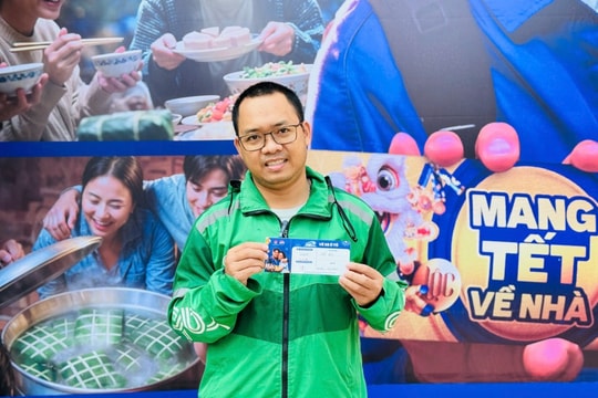 Xúc động khoảnh khắc nhận vé chương trình "Mang Tết về nhà"