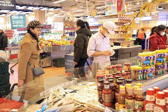 Bán lẻ tăng tốc trong làn sóng tiêu dùng mới