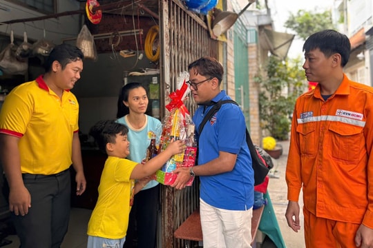 TP Hồ Chí Minh: Tết đến sớm với nhiều gia đình có hoàn cảnh khó khăn