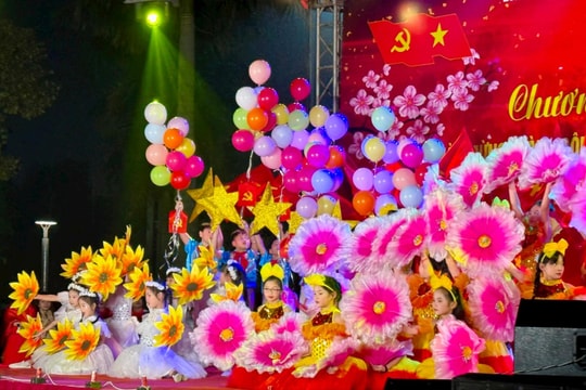 Phường Dương Nội tổ chức chương trình nghệ thuật chào mừng thành công Đại hội XIV của Đảng