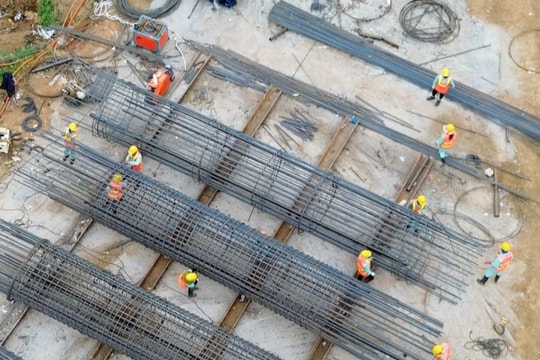 Hà Nội Nhộn nhịp công trường thi công cầu Trần Hưng Đạo