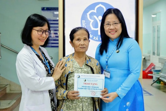 TP Hồ Chí Minh cấp thẻ BHYT miễn phí cho hơn 15.000 hộ nghèo