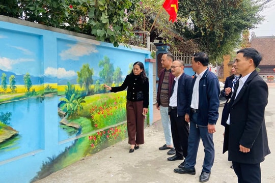 Xã Phúc Thọ gắn biển công trình "Tranh bích họa"