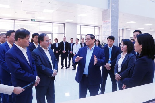 Thủ tướng Chính phủ Phạm Minh Chính: Cán bộ Trung tâm hành chính công phải chủ động, tận tâm phục vụ Nhân dân