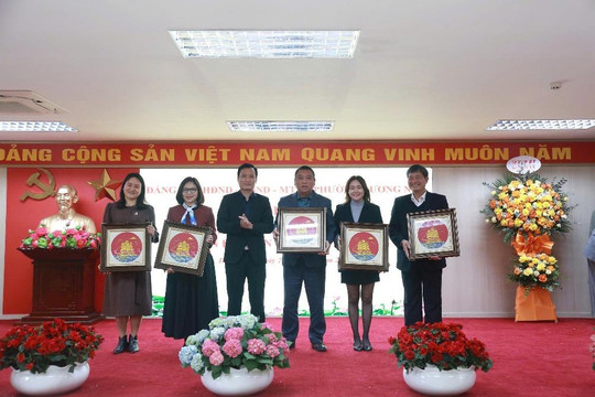 Phường Dương Nội gặp mặt các doanh nghiệp tiêu biểu trên địa bàn nhân dịp Xuân Bính Ngọ