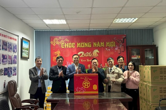 Thăm, tặng quà các Hội hỗ trợ người khuyết tật và trẻ mồ côi Hà Nội