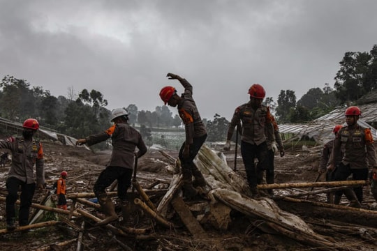 Vụ lở đất tại Indonesia: Số người chết tăng lên 34