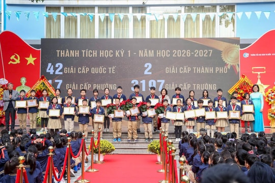 Trường TH Đoàn Thị Điểm - Hà Nội đón nhận danh hiệu Anh hùng Lao động