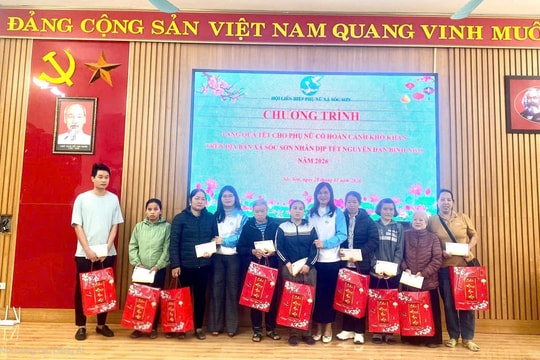 Xã Sóc Sơn (Hà Nội) Trao quà Tết cho phụ nữ, trẻ em có hoàn cảnh khó khăn