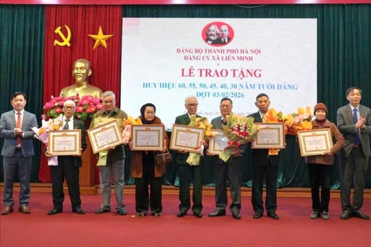 Xã Liên Minh kỷ niệm 96 năm Ngày thành lập Đảng và trao tặng Huy hiệu Đảng đợt 3-2