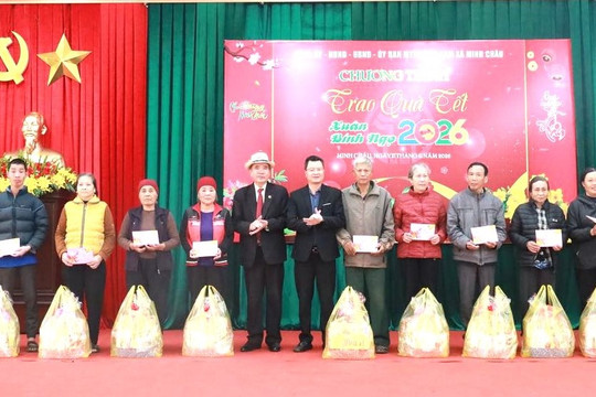 Xã Minh Châu trao quà Tết cho hộ cận nghèo - lan tỏa nghĩa tình Tết Bính Ngọ 2026