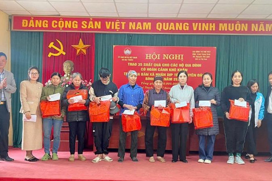 Mang Tết đến với phụ nữ có hoàn cảnh khó khăn trên địa bàn xã Đại Thanh