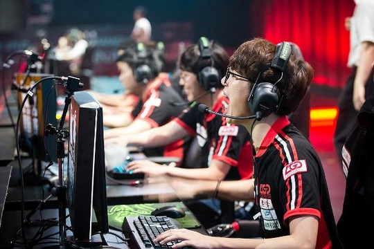 Đằng sau hào quang Esports: Lựa chọn hay đánh đổi?