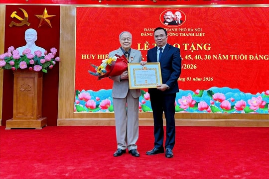 Thanh Liệt kỷ niệm 96 năm Ngày thành lập Đảng và trao Huy hiệu Đảng đợt 3-2