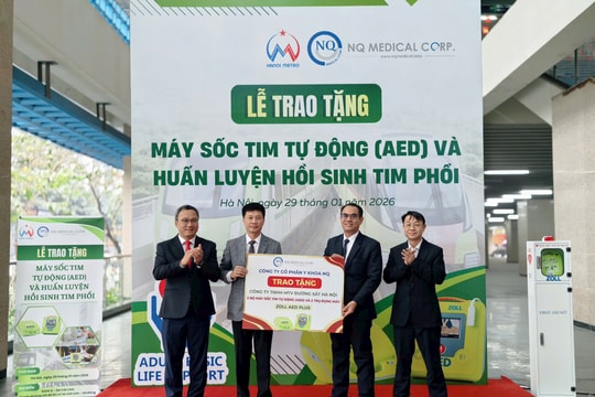 Trao tặng máy hỗ trợ sức khoẻ hành khách tuyến đường sắt đô thị Cát Linh – Hà Đông