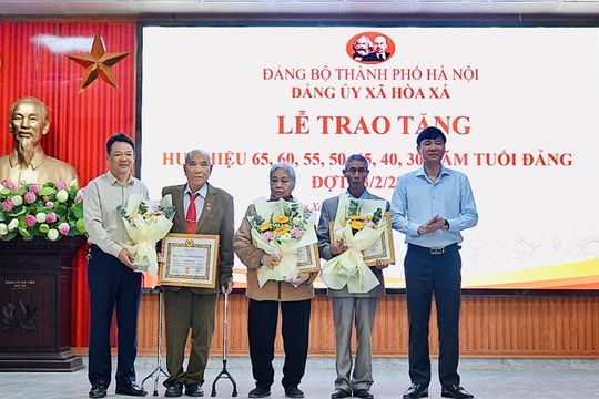 Đảng ủy xã Hòa Xá tôn vinh bản lĩnh và cống hiến của các đảng viên lão thành