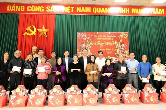 Tết sớm từ những phần quà nghĩa tình ở Mê Linh